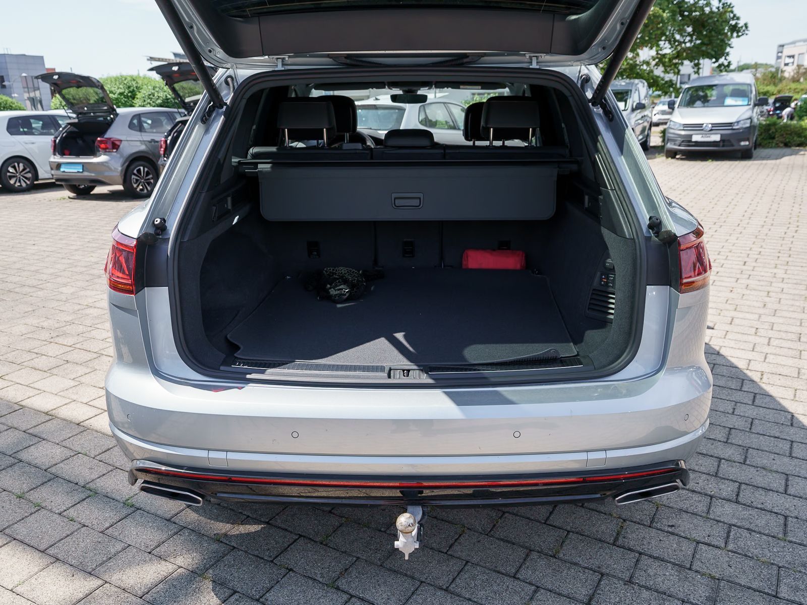 Fahrzeugabbildung Volkswagen Touareg R-Line TDI Head-up DYNAUDIO Standhz AHK