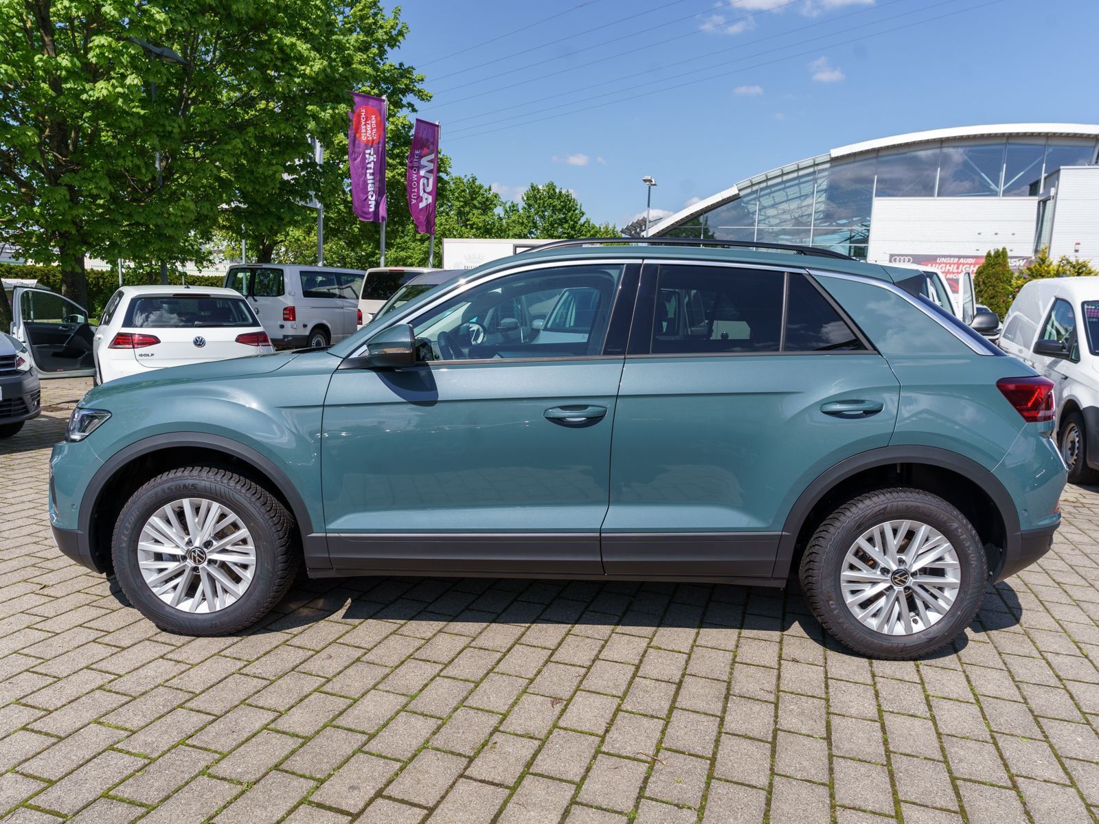 Fahrzeugabbildung Volkswagen T-Roc Life 1.0TSI NAVI DigitalCockpit AppConnect