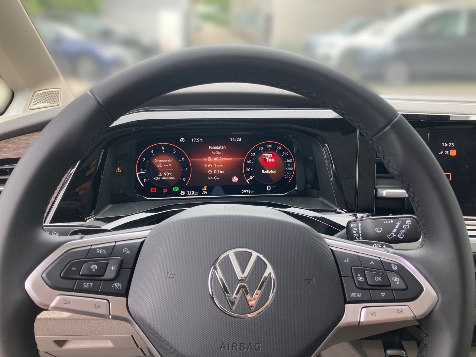 Fahrzeugabbildung Volkswagen Multivan Style 2.0 TSI DSG | Head-Up-Display