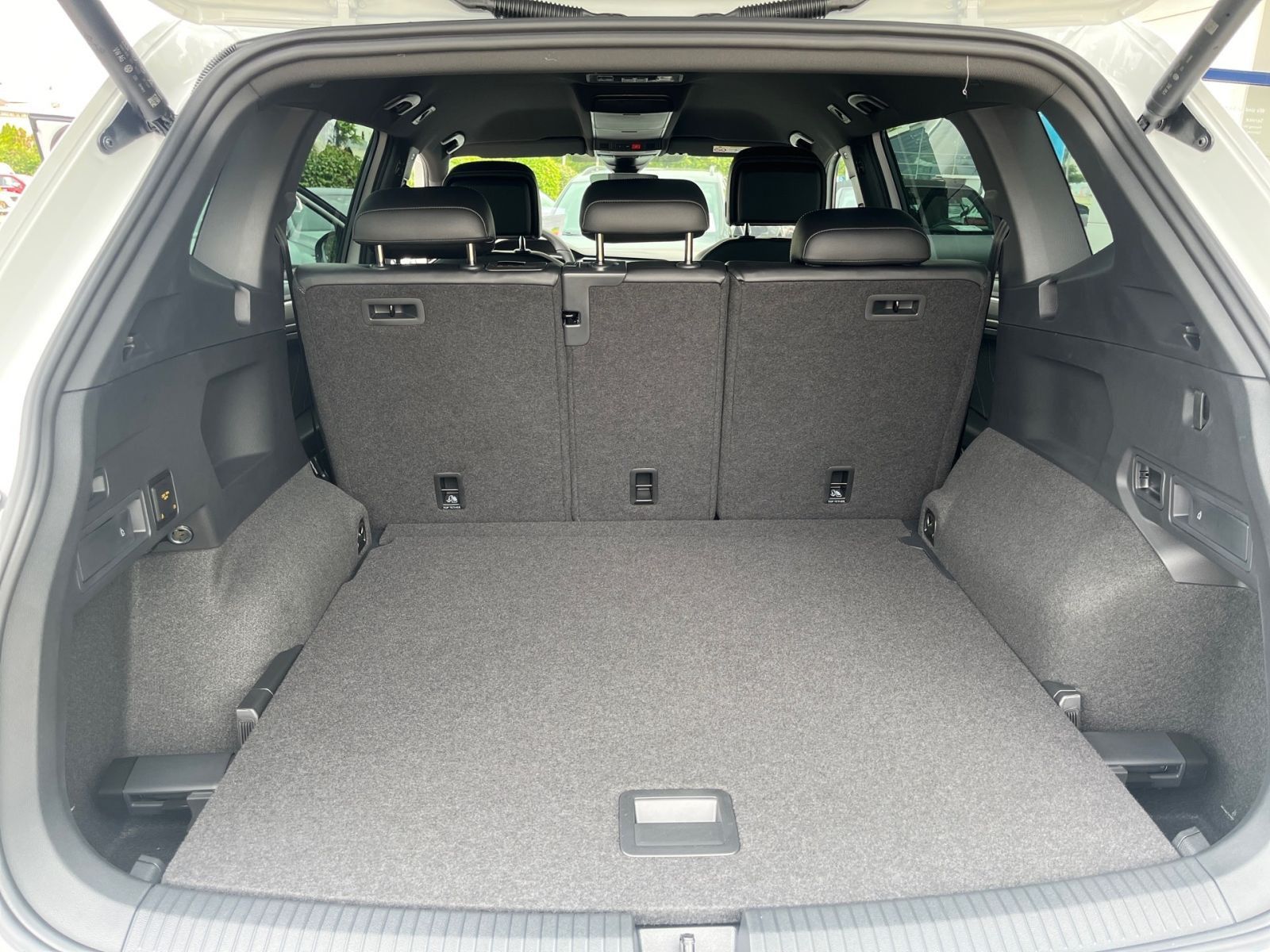 Fahrzeugabbildung Volkswagen Tiguan Allspace R-Line 2.0 TDI SCR 4MOTION 147kW