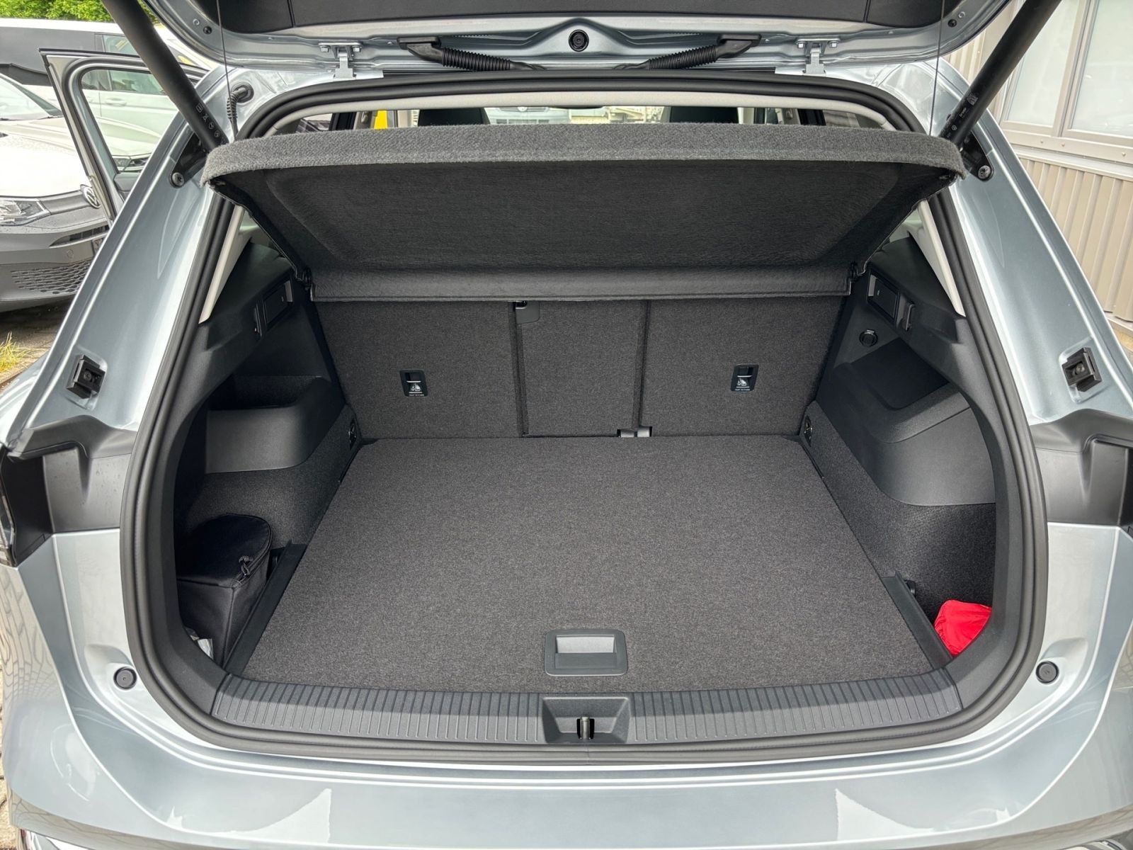 Fahrzeugabbildung Volkswagen Tiguan Elegance 1,5 l eTSI 150 PS DSG AHK Panora