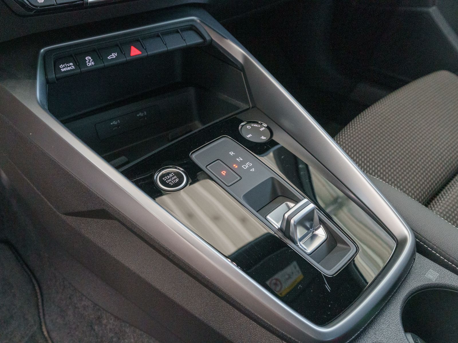 Fahrzeugabbildung Audi A3 Sportback e-tron S line LED AHK Head-up VC