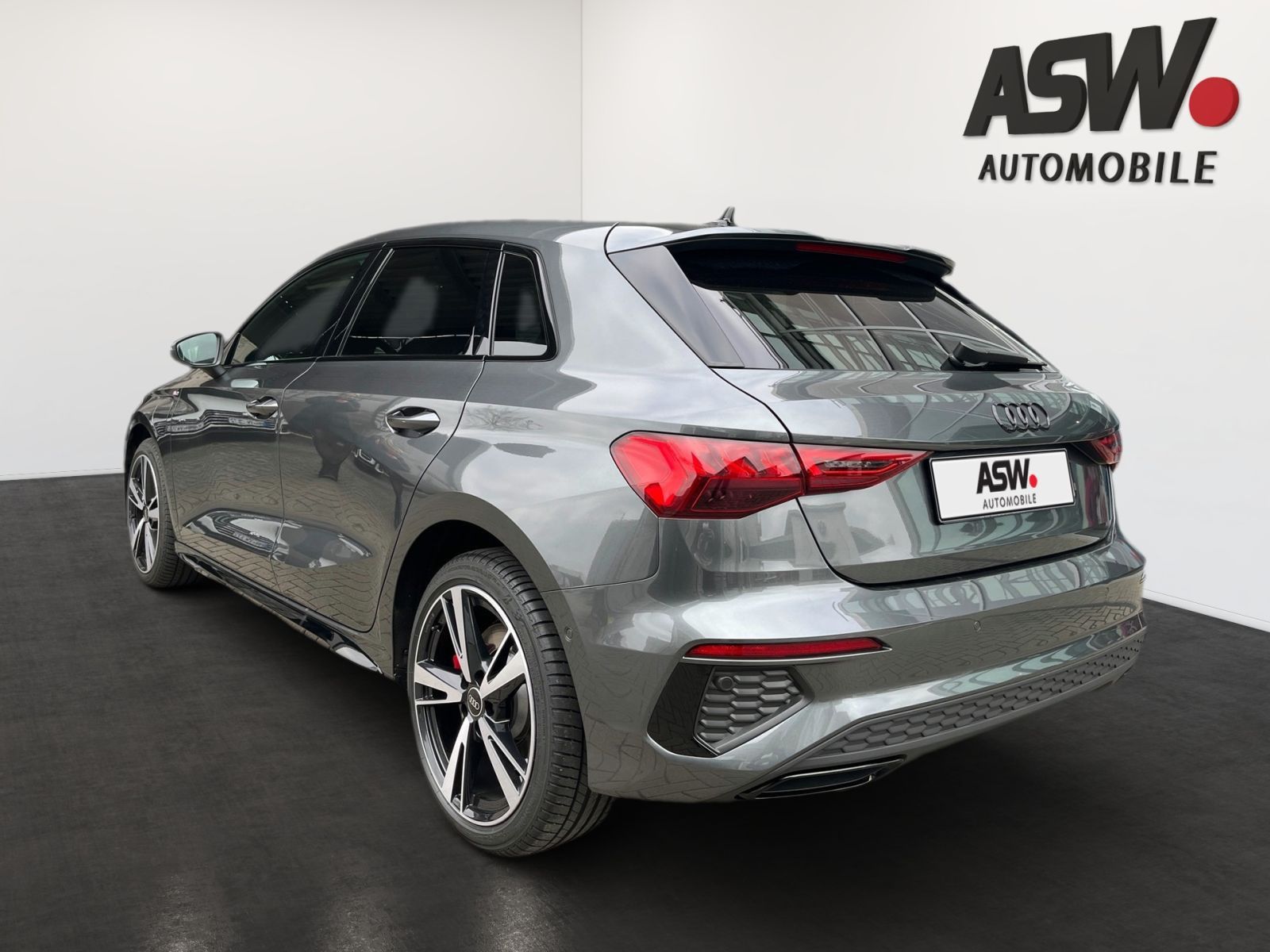 Fahrzeugabbildung Audi A3 Sportback S line 45 TFSI e 180(245) kW(PS) S