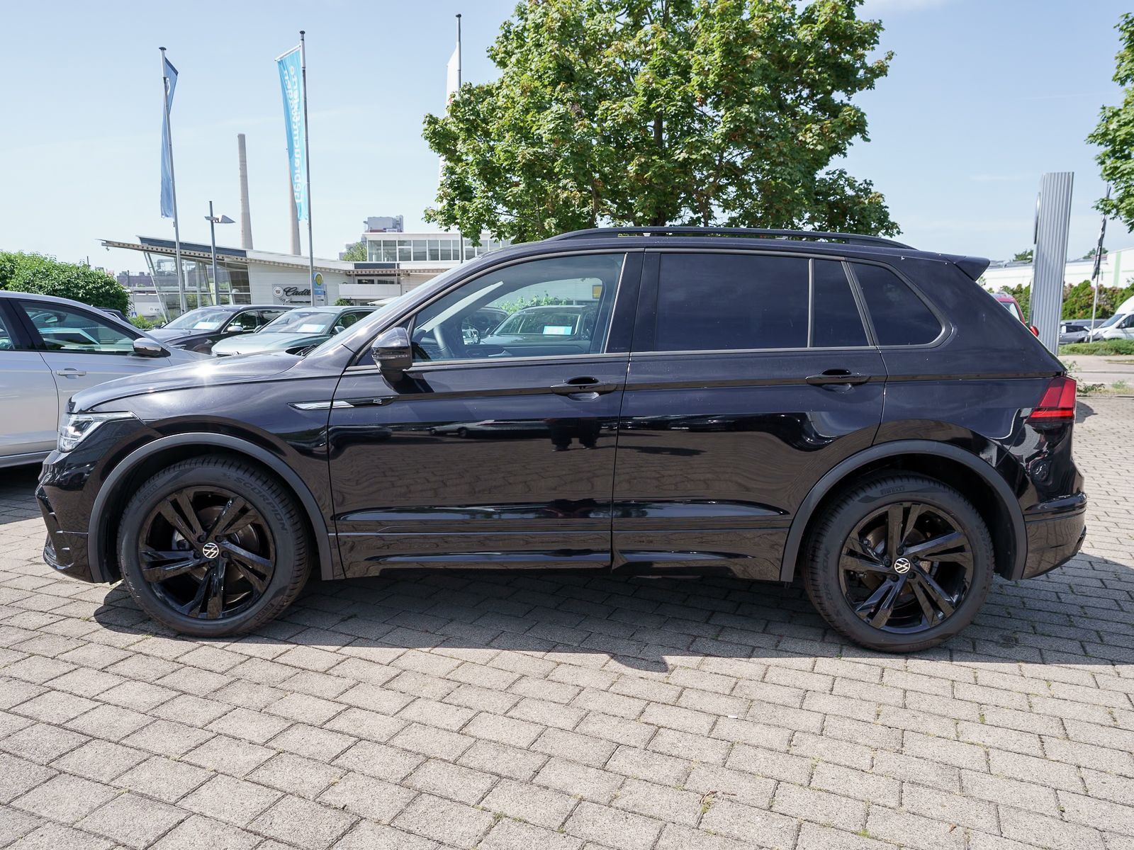 Fahrzeugabbildung Volkswagen Tiguan R-Line 2.0 TDI DSG LED NAVI RFK AHK PANO