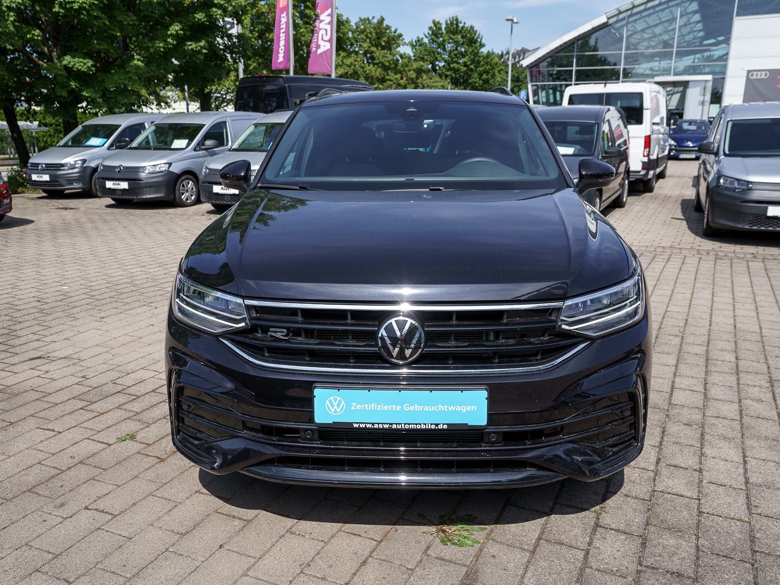 Fahrzeugabbildung Volkswagen Tiguan R-Line 2.0 TDI DSG LED NAVI RFK AHK PANO