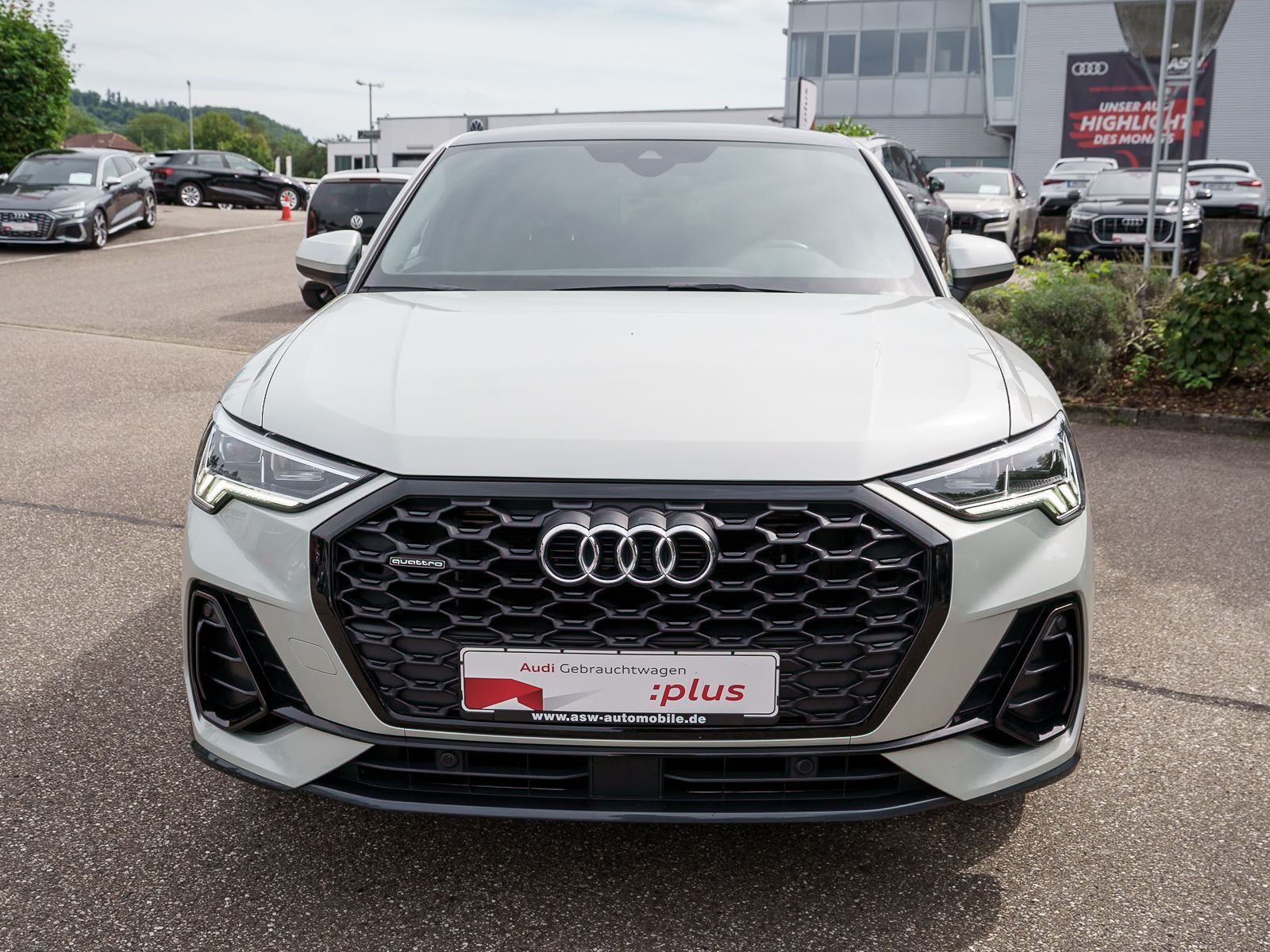 Fahrzeugabbildung Audi Q3 Sportback Sline 45TFSI quattro Navi LED Pano