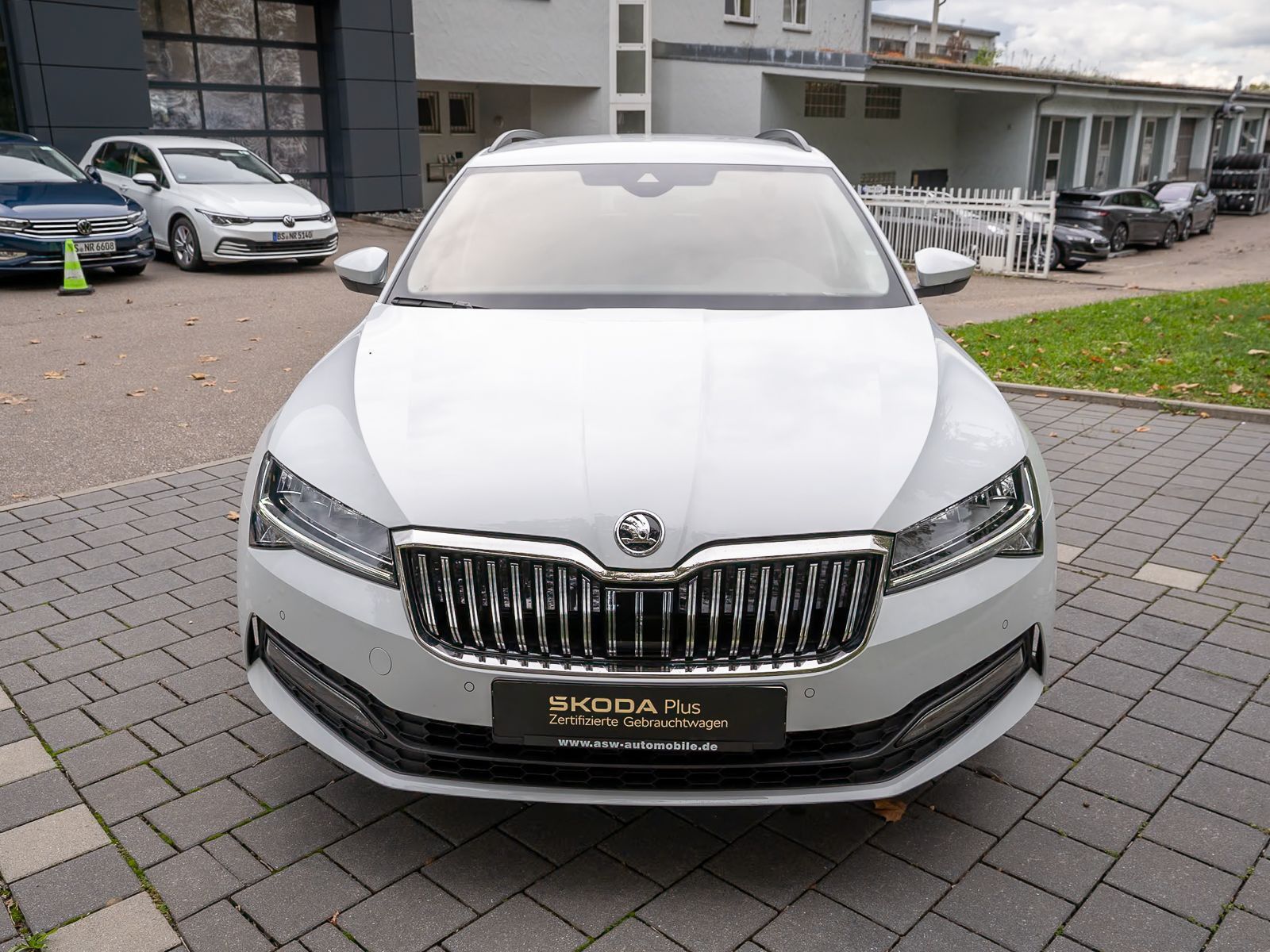 Fahrzeugabbildung SKODA Superb Combi 2.0 TDI DSG Navi LED ACC VC RFK AHK