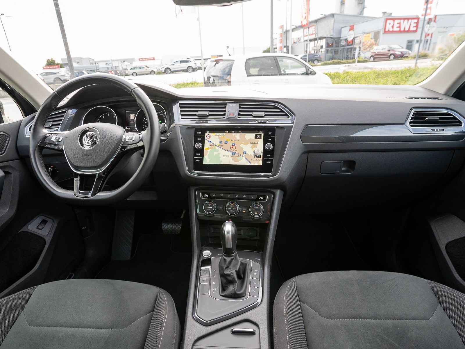 Fahrzeugabbildung Volkswagen Tiguan Highline 1.5TSI DSG Navi LED ACC RFK AHK