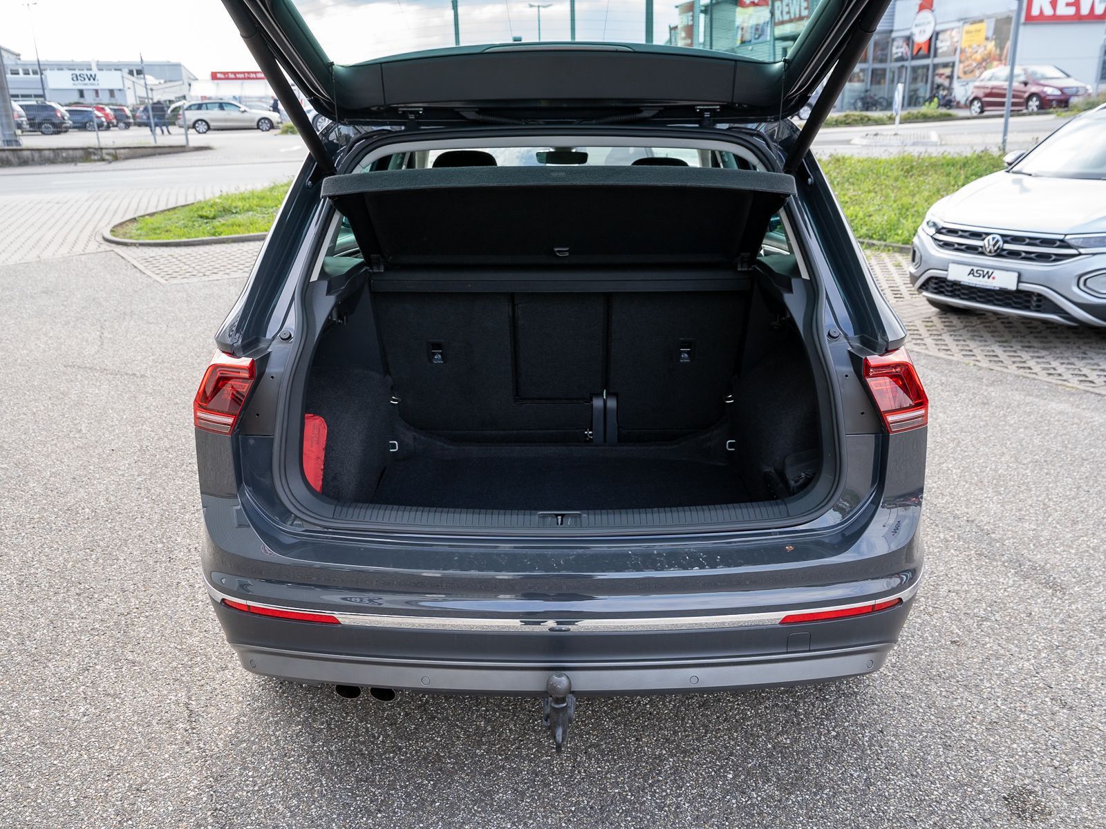 Fahrzeugabbildung Volkswagen Tiguan Highline 1.5TSI DSG Navi LED ACC RFK AHK