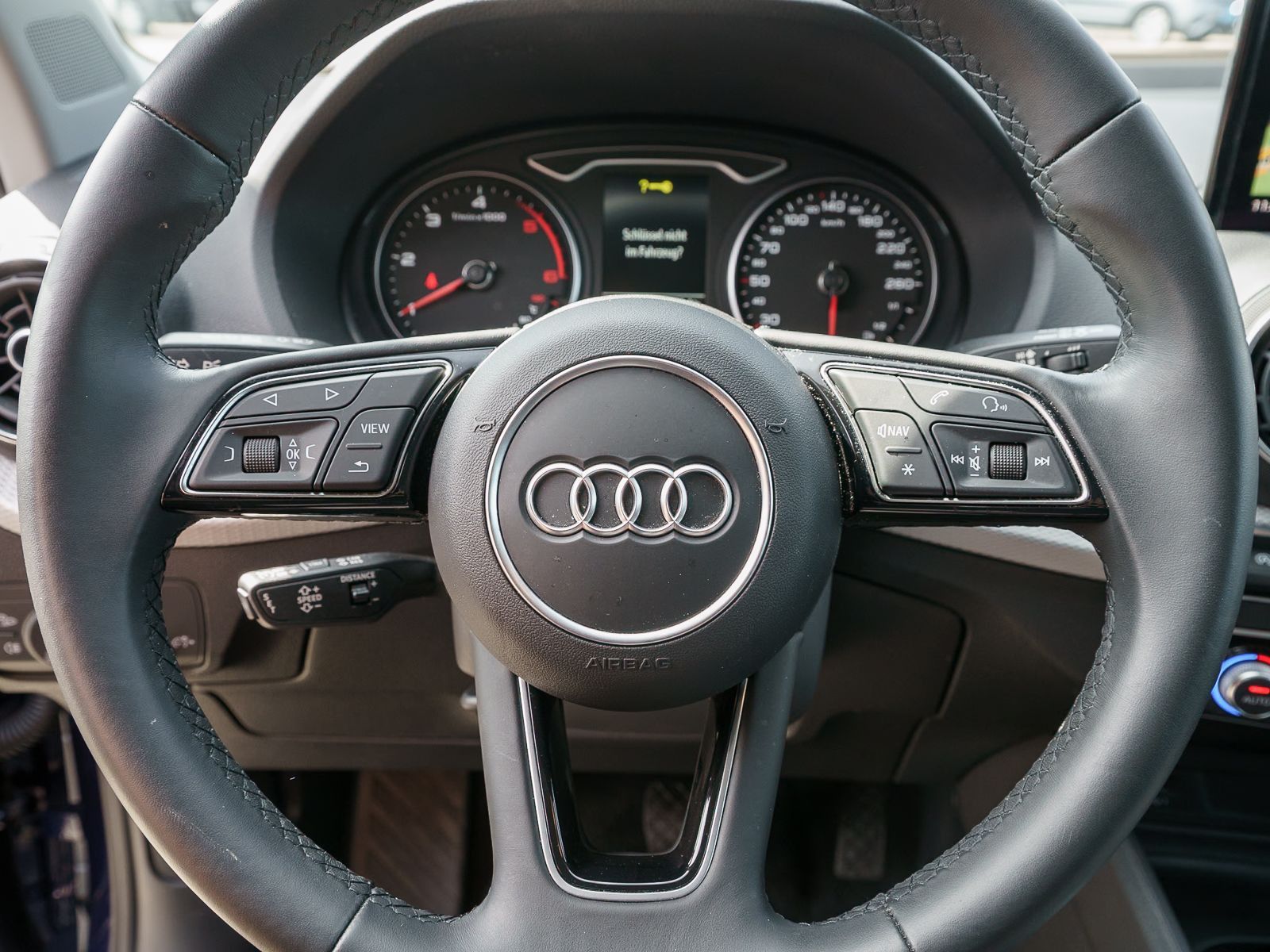 Fahrzeugabbildung Audi Q2 35 TDI quattro Stronic Matrix PDC Navi SHZ