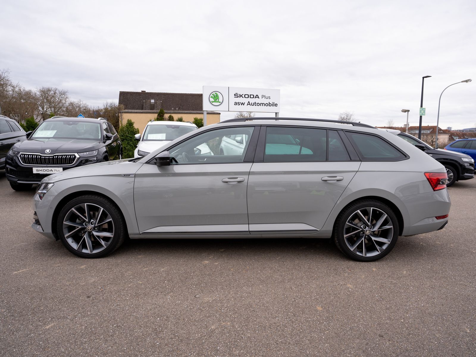 Fahrzeugabbildung SKODA Superb Combi Sportline 4x4 2.0 TDI DSG AHK PANO