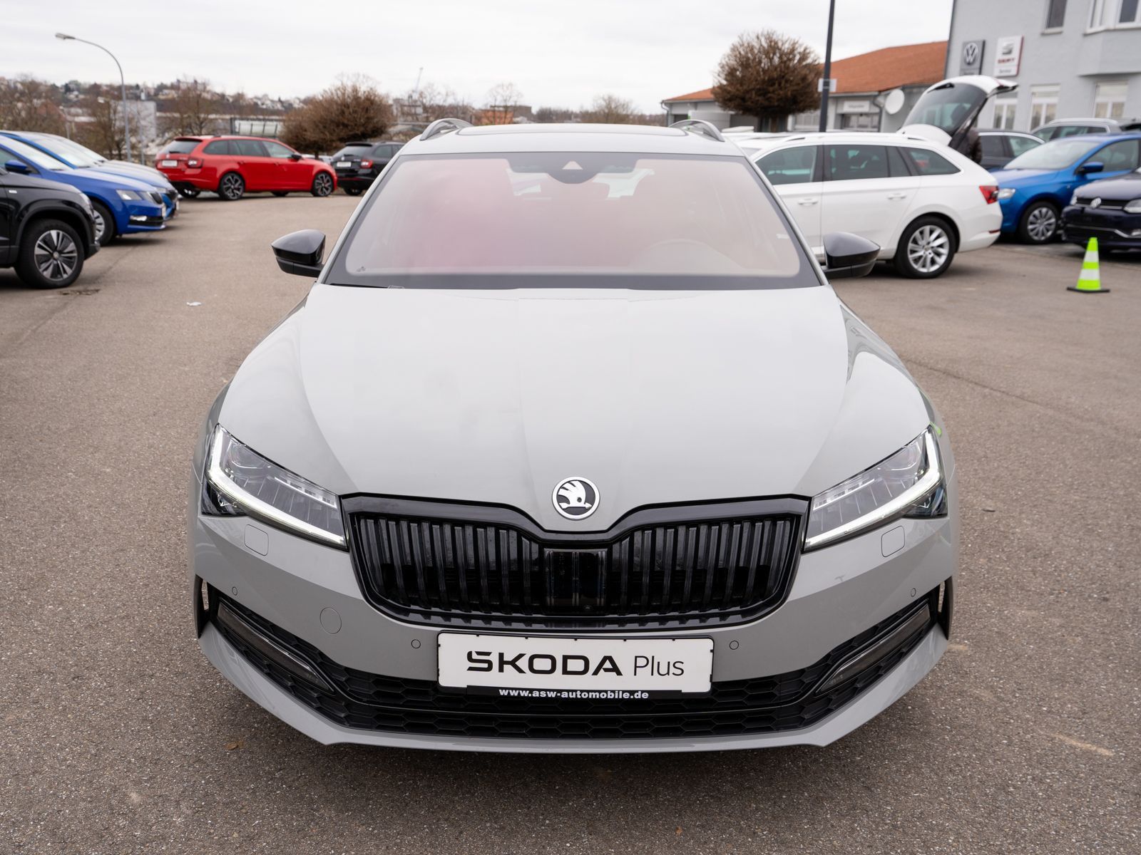 Fahrzeugabbildung SKODA Superb Combi Sportline 4x4 2.0 TDI DSG AHK PANO