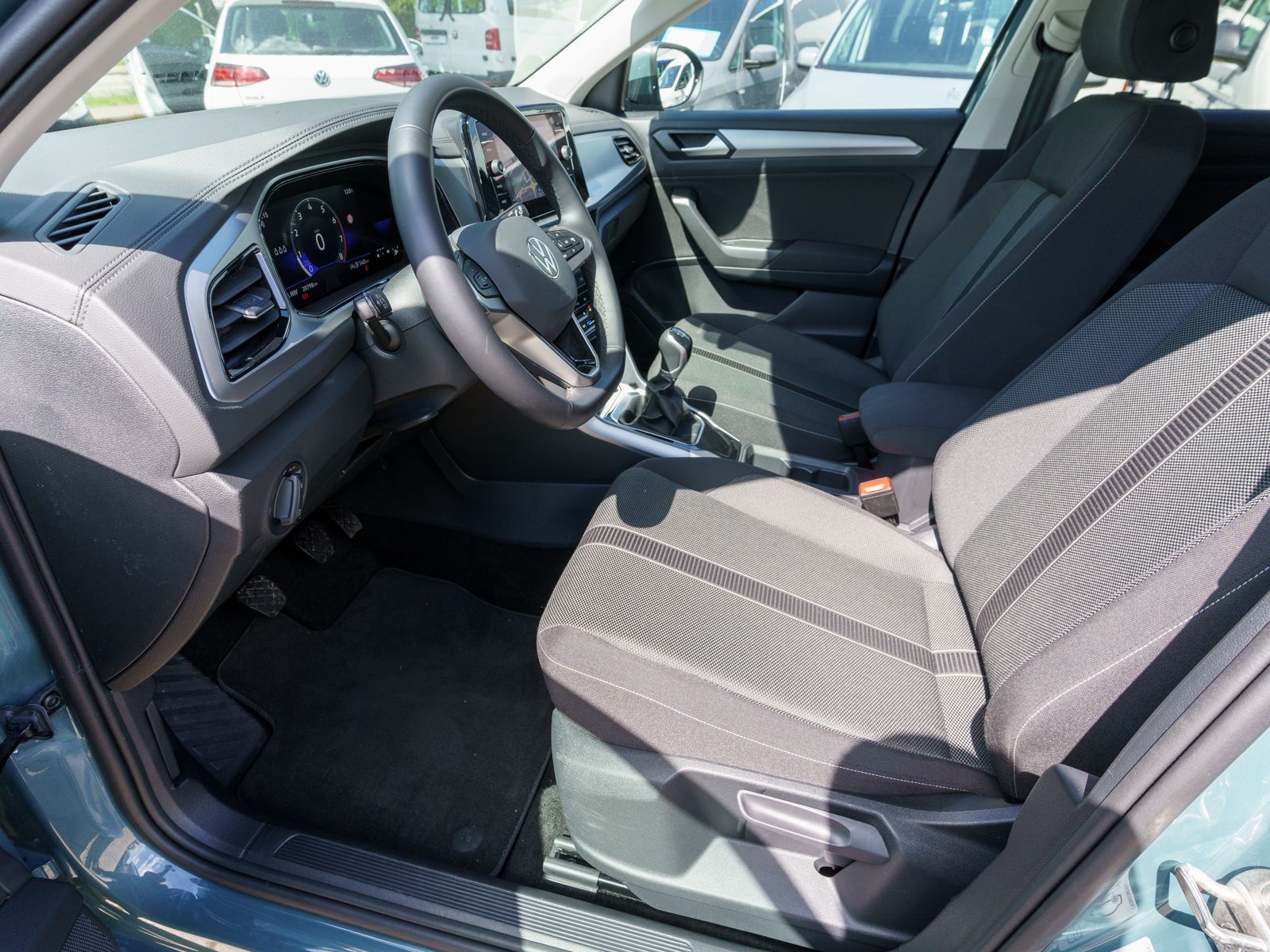 Fahrzeugabbildung Volkswagen T-Roc Life 1.0TSI NAVI DigitalCockpit AppConnect