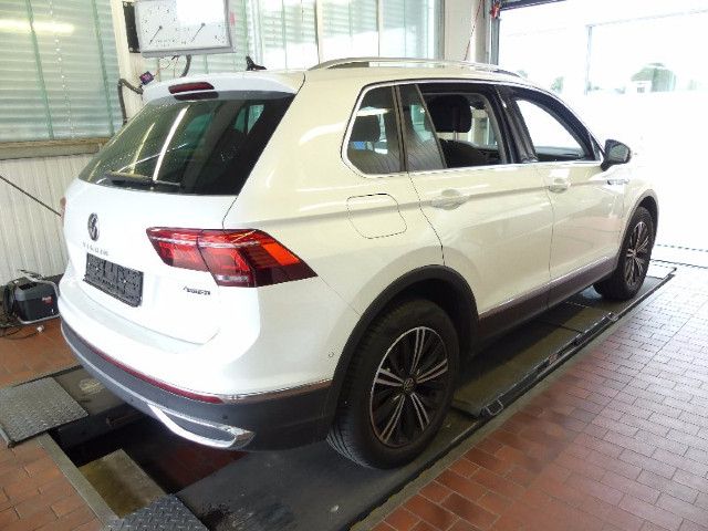 Fahrzeugabbildung Volkswagen Tiguan Elegance 4M 2.0 TDI DSG RFK Pano ACC AHK