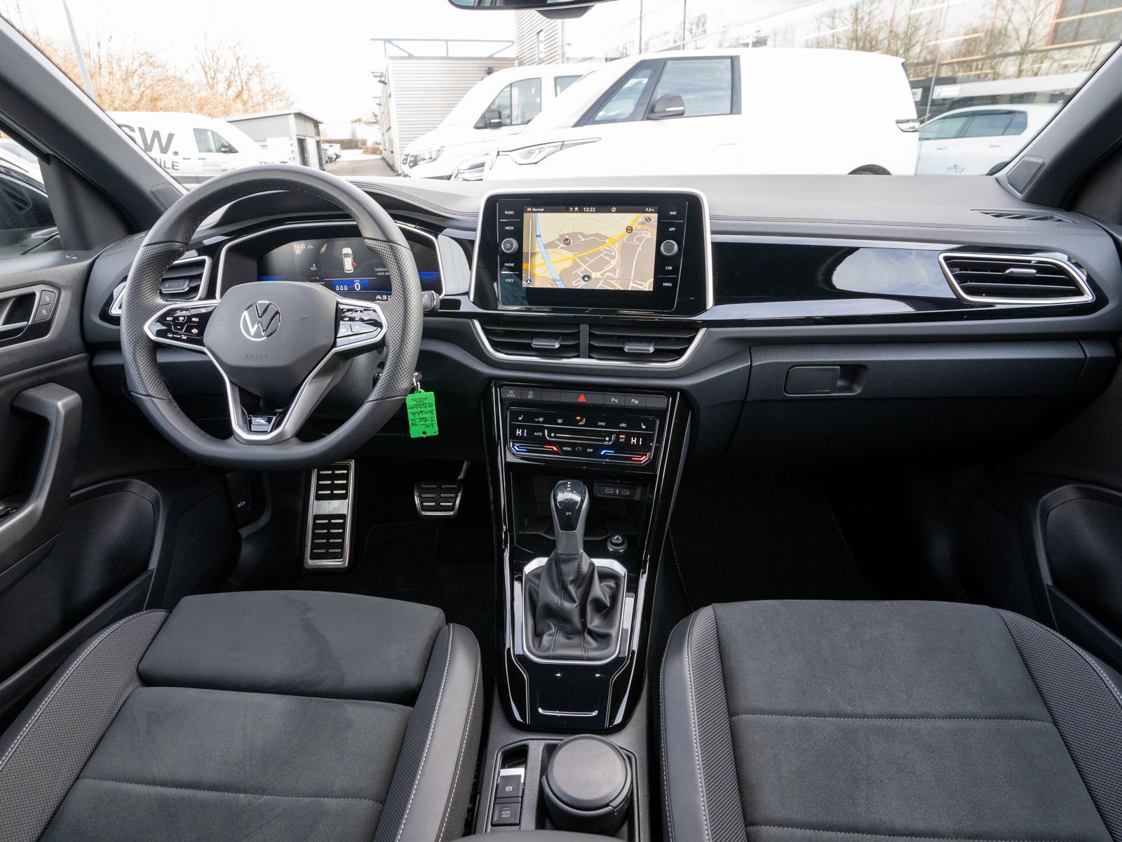 Fahrzeugabbildung Volkswagen T-ROC R-Line 2.0TDI DSG Navi LED ACC SHZ PDC AHK