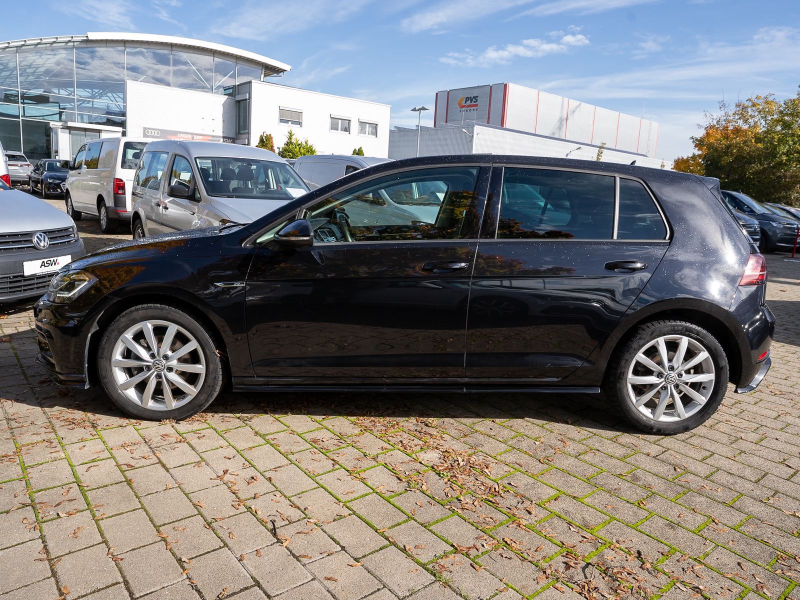 Fahrzeugabbildung Volkswagen Golf Highline R-Line 1.5 TSI LED NAVI PDC SHZ