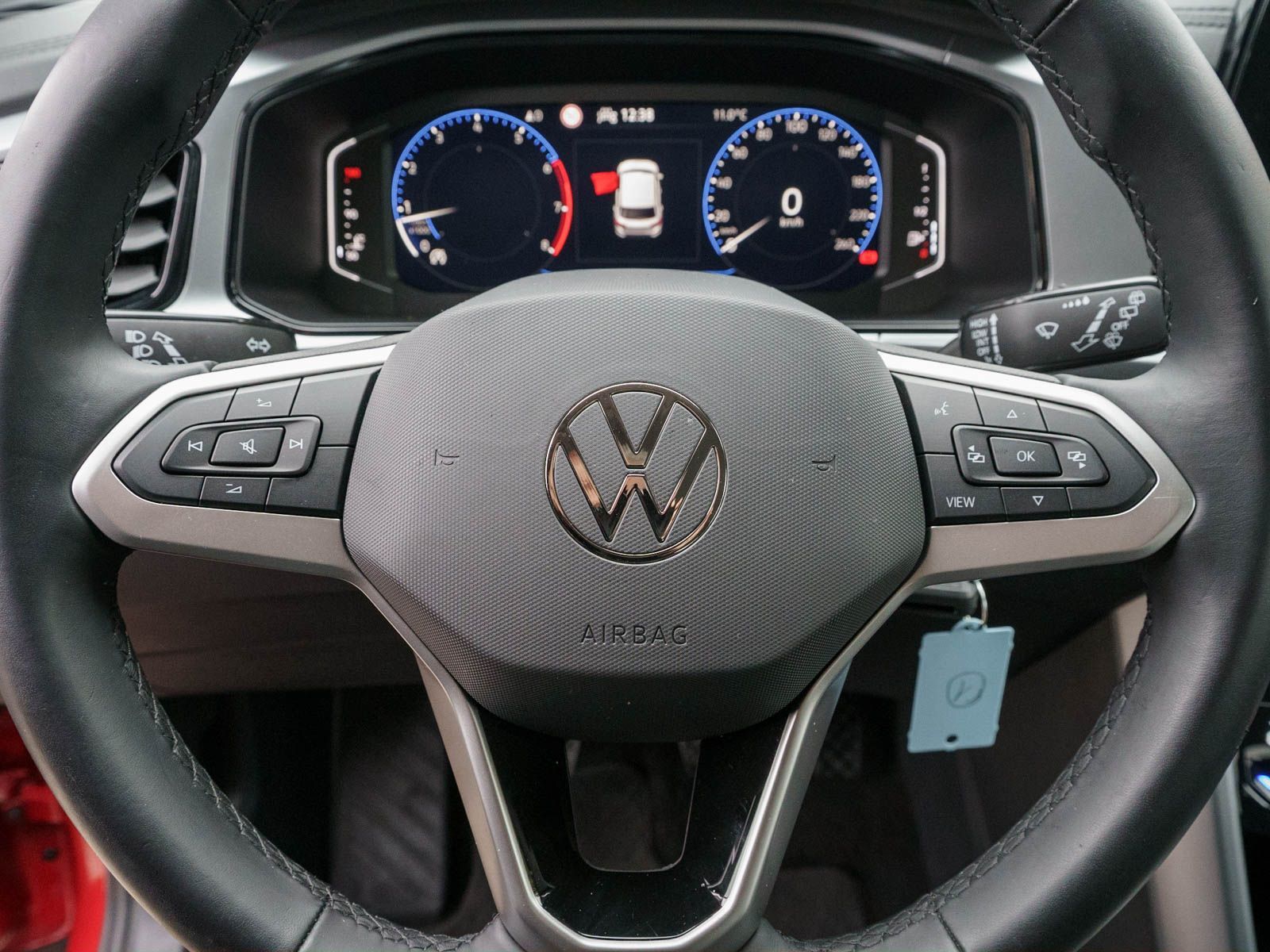 Fahrzeugabbildung Volkswagen T-Roc Life 1.5 TSI LED Navi PDC SHZ VC Stdhzg