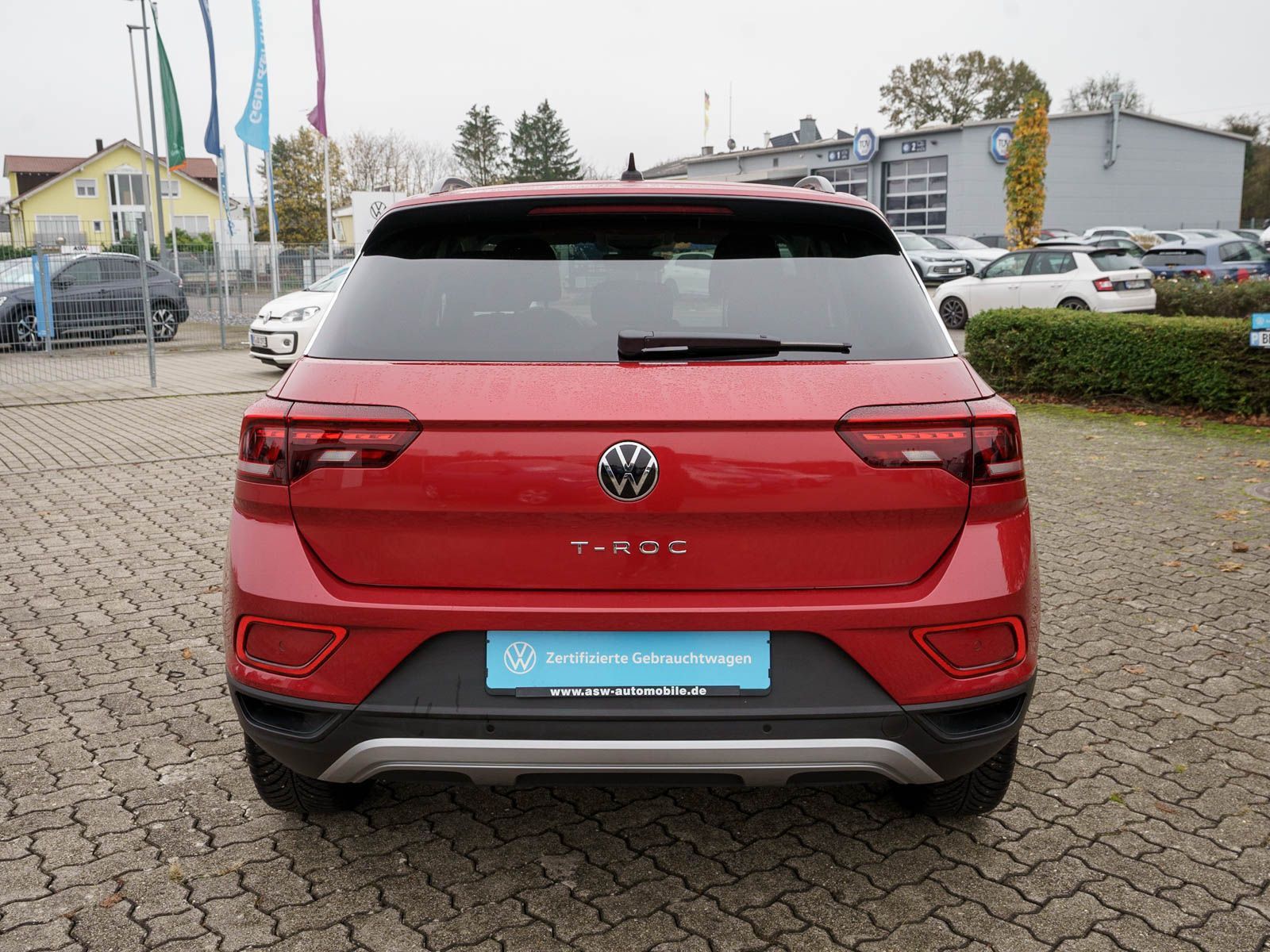 Fahrzeugabbildung Volkswagen T-Roc Life 1.5 TSI LED Navi PDC SHZ VC Stdhzg