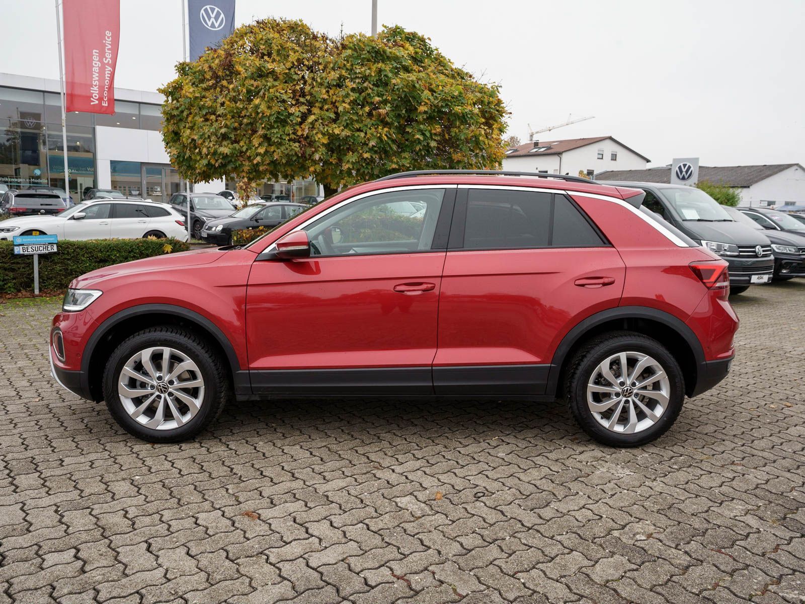 Fahrzeugabbildung Volkswagen T-Roc Life 1.5 TSI LED Navi PDC SHZ VC Stdhzg