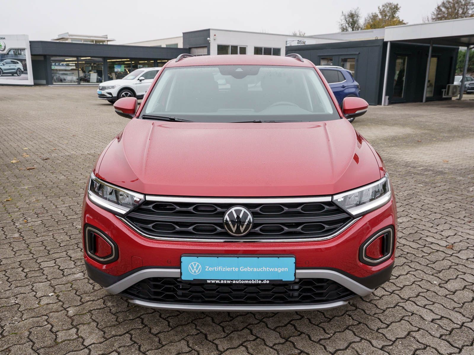 Fahrzeugabbildung Volkswagen T-Roc Life 1.5 TSI LED Navi PDC SHZ VC Stdhzg