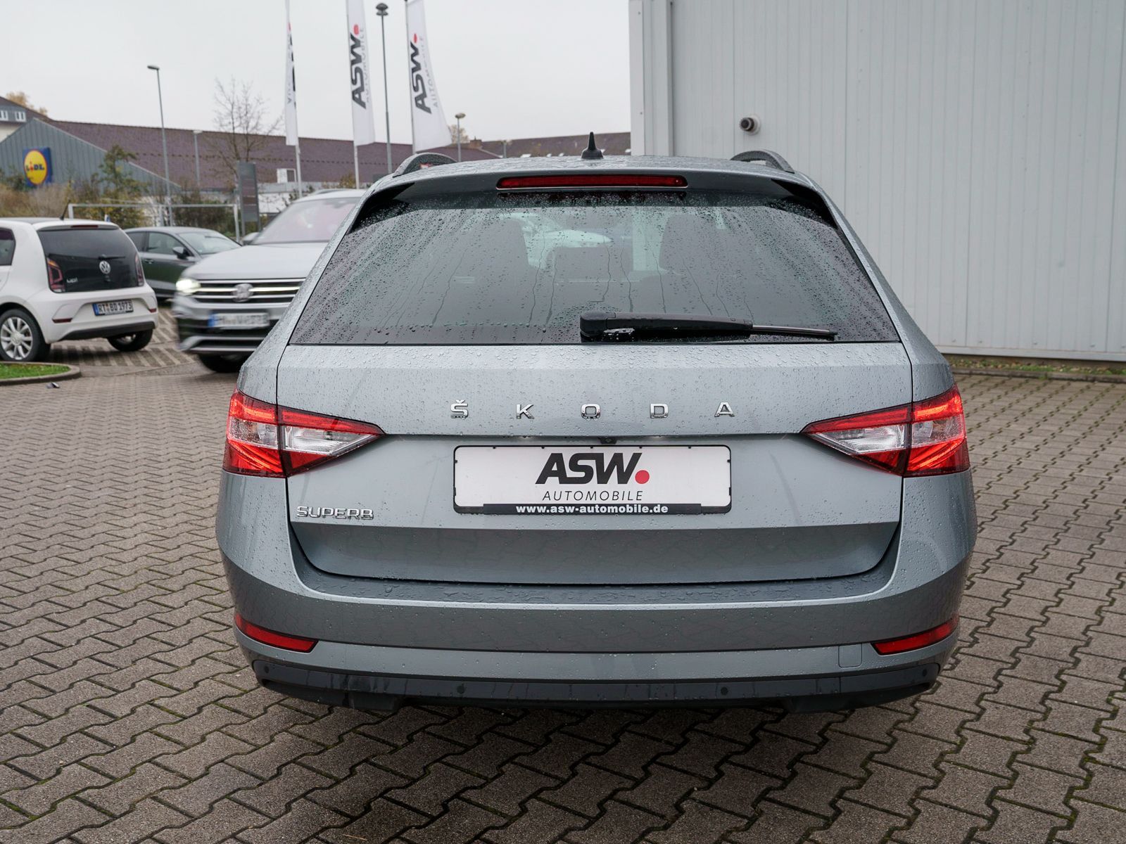 Fahrzeugabbildung SKODA Superb Combi Ambition 2.0 TDI DSG RFK ACC Pano