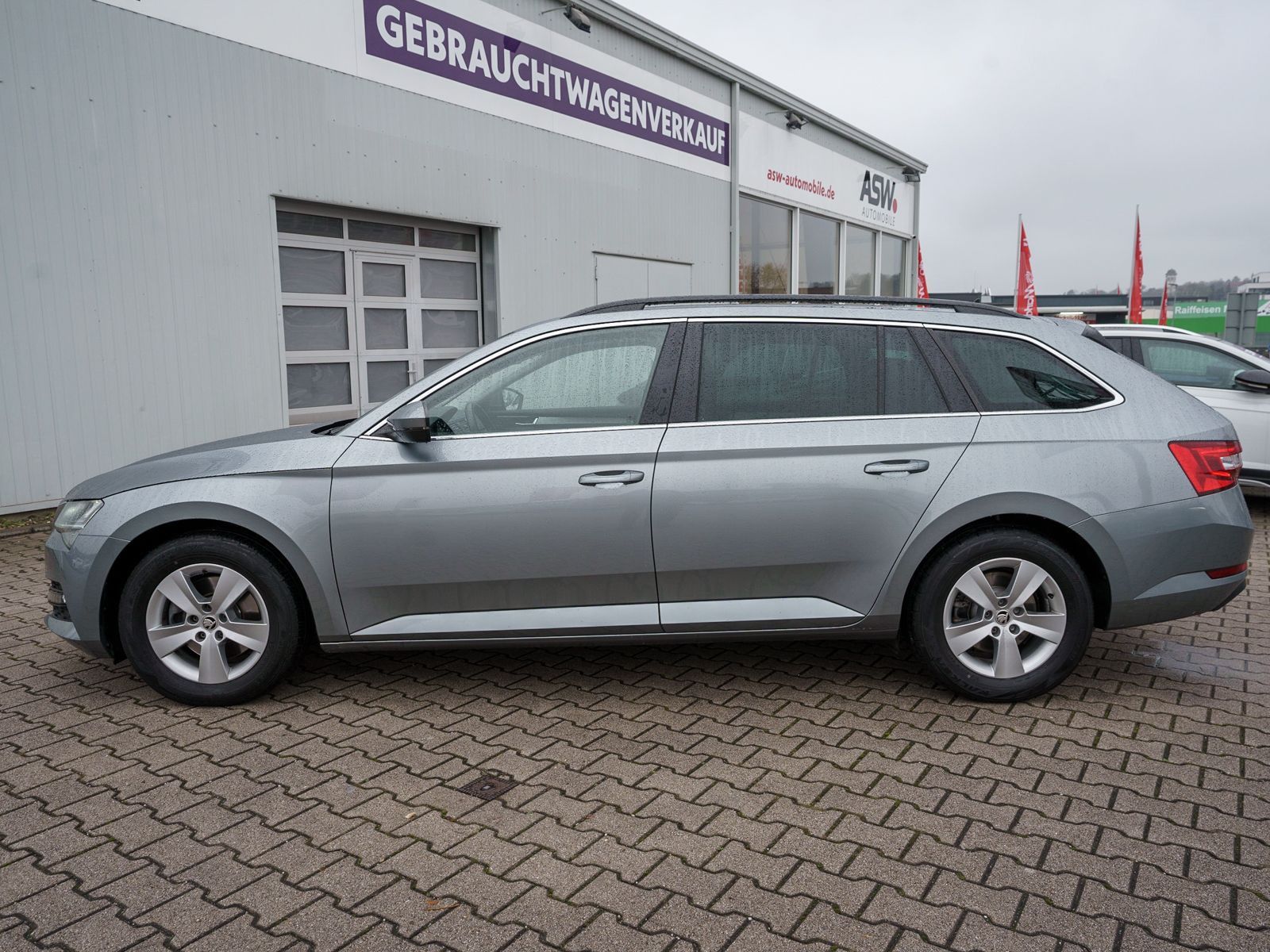 Fahrzeugabbildung SKODA Superb Combi Ambition 2.0 TDI DSG RFK ACC Pano