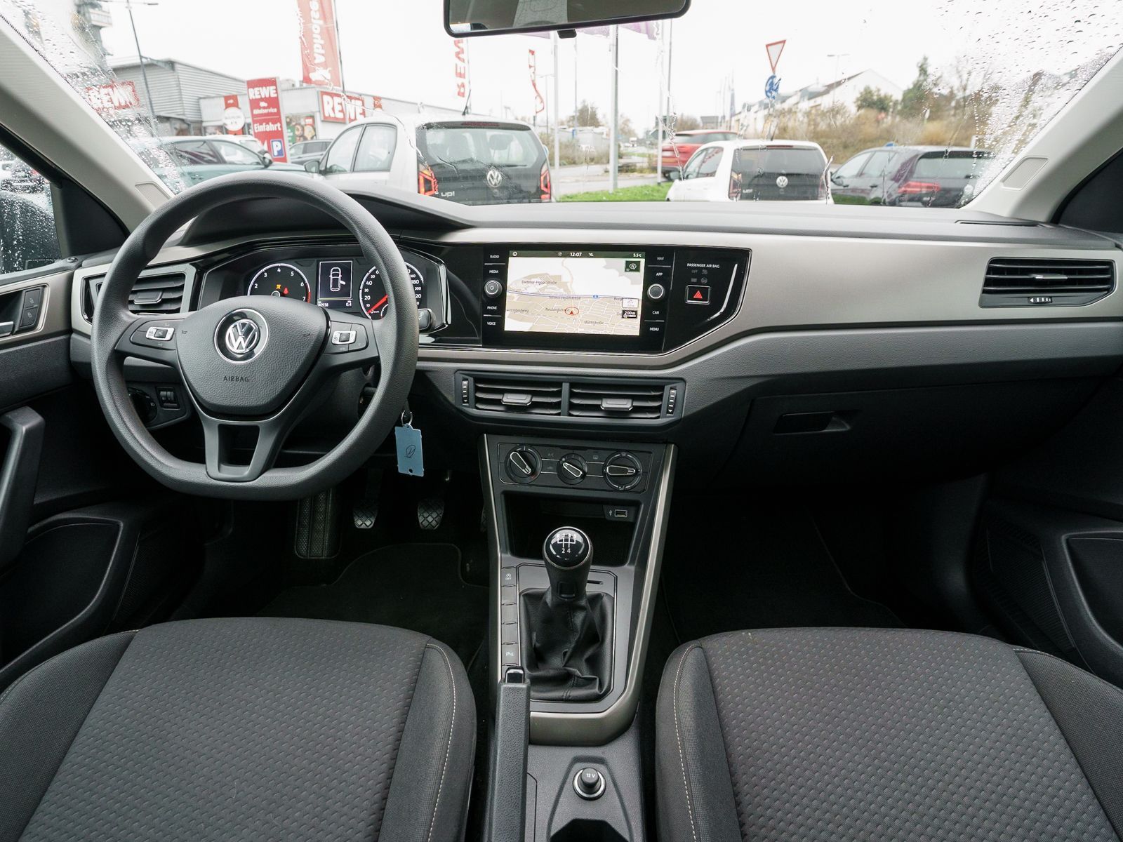 Fahrzeugabbildung Volkswagen Polo Comfortline 1.0MPI Navi PDC Blind-Spot