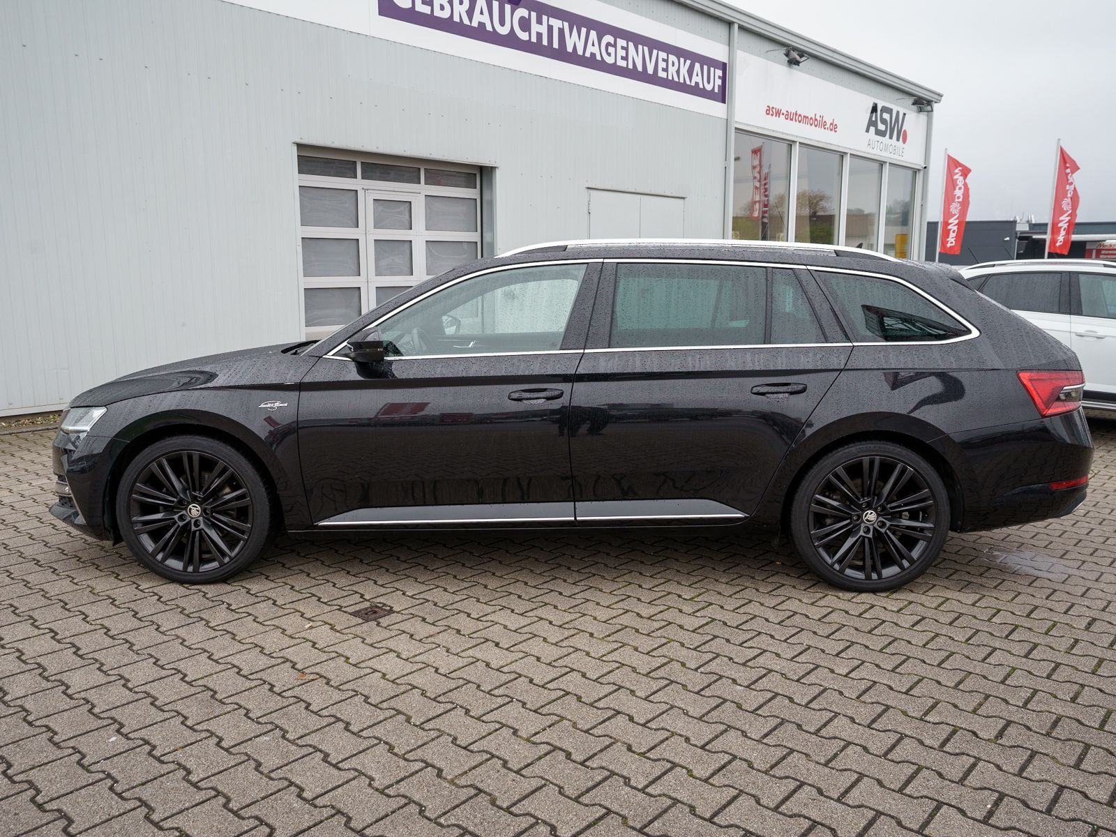 Fahrzeugabbildung SKODA Superb Combi L&K 2.0 TDI DSG LED Pano Stdhzg AHK