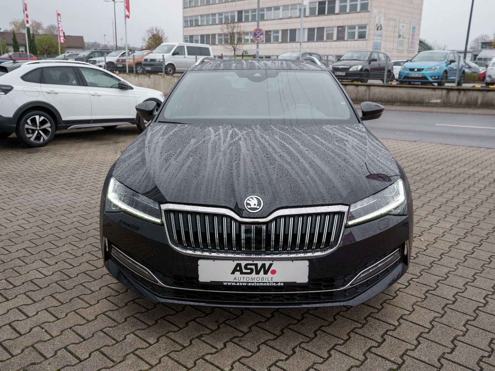 Fahrzeugabbildung SKODA Superb Combi L&K 2.0 TDI DSG LED Pano Stdhzg AHK