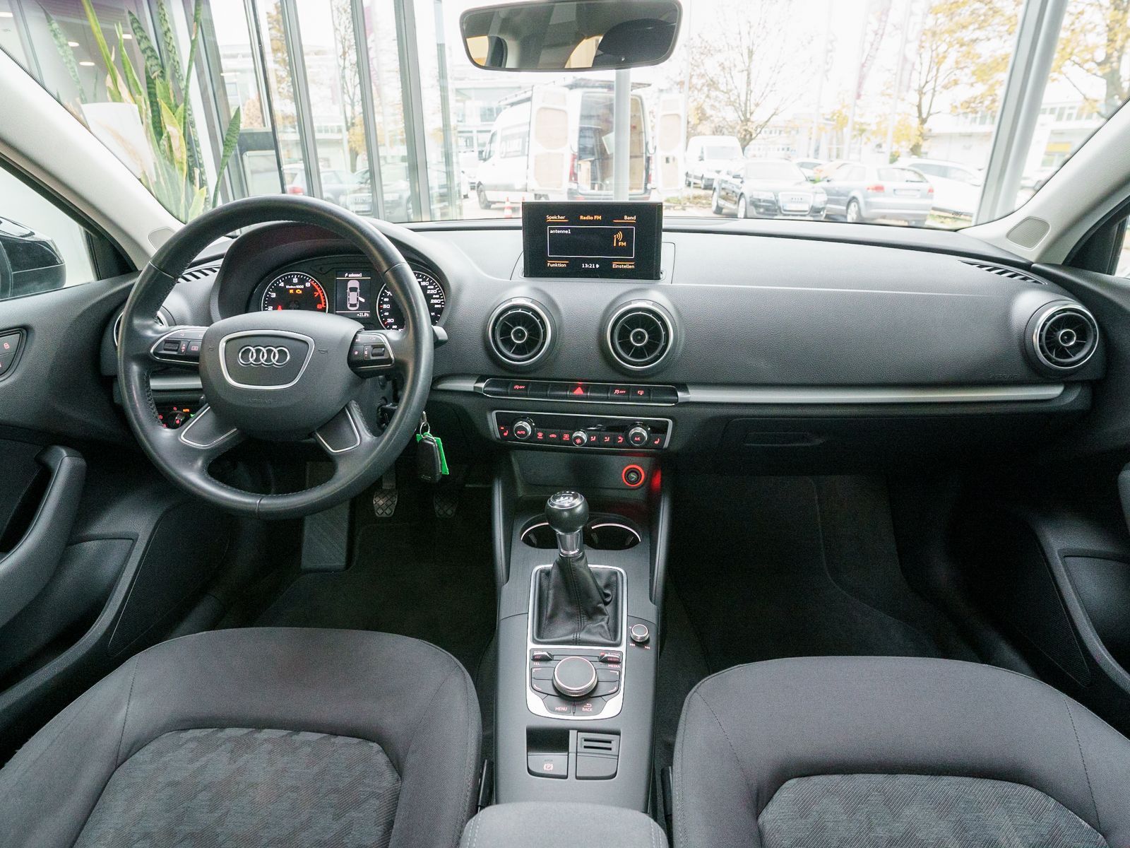 Fahrzeugabbildung Audi A3 Limousine Attraction 1.4 TFSI Xenon SHZ PDC