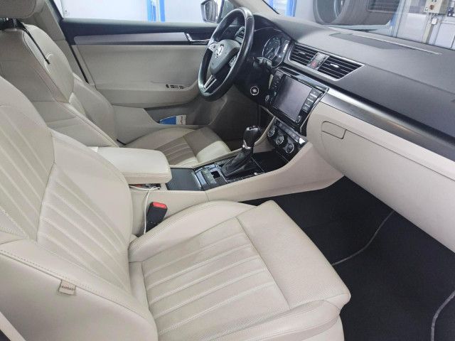 Fahrzeugabbildung SKODA Superb Combi Style 1.4 TSI DSG Xenon Navi Stdhzg