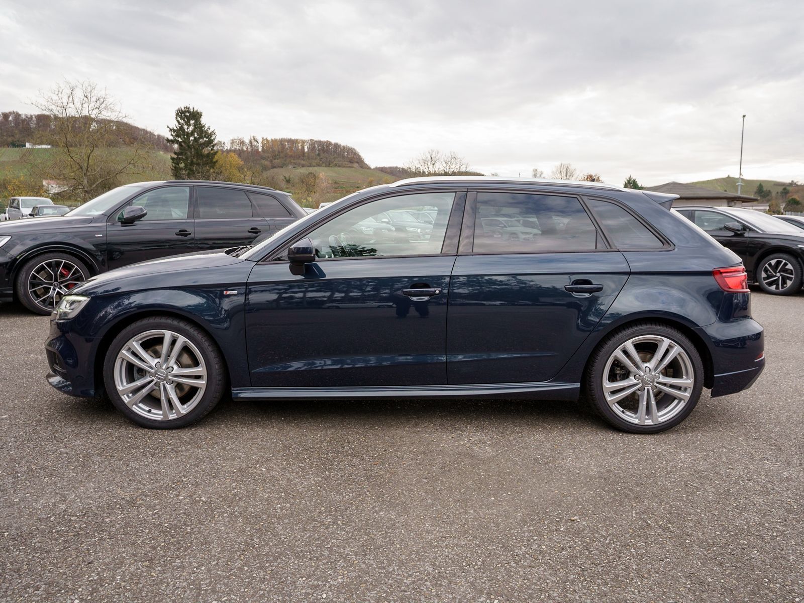 Fahrzeugabbildung Audi A3 Sportback Sline 40TFSI quattro Navi LED Pano