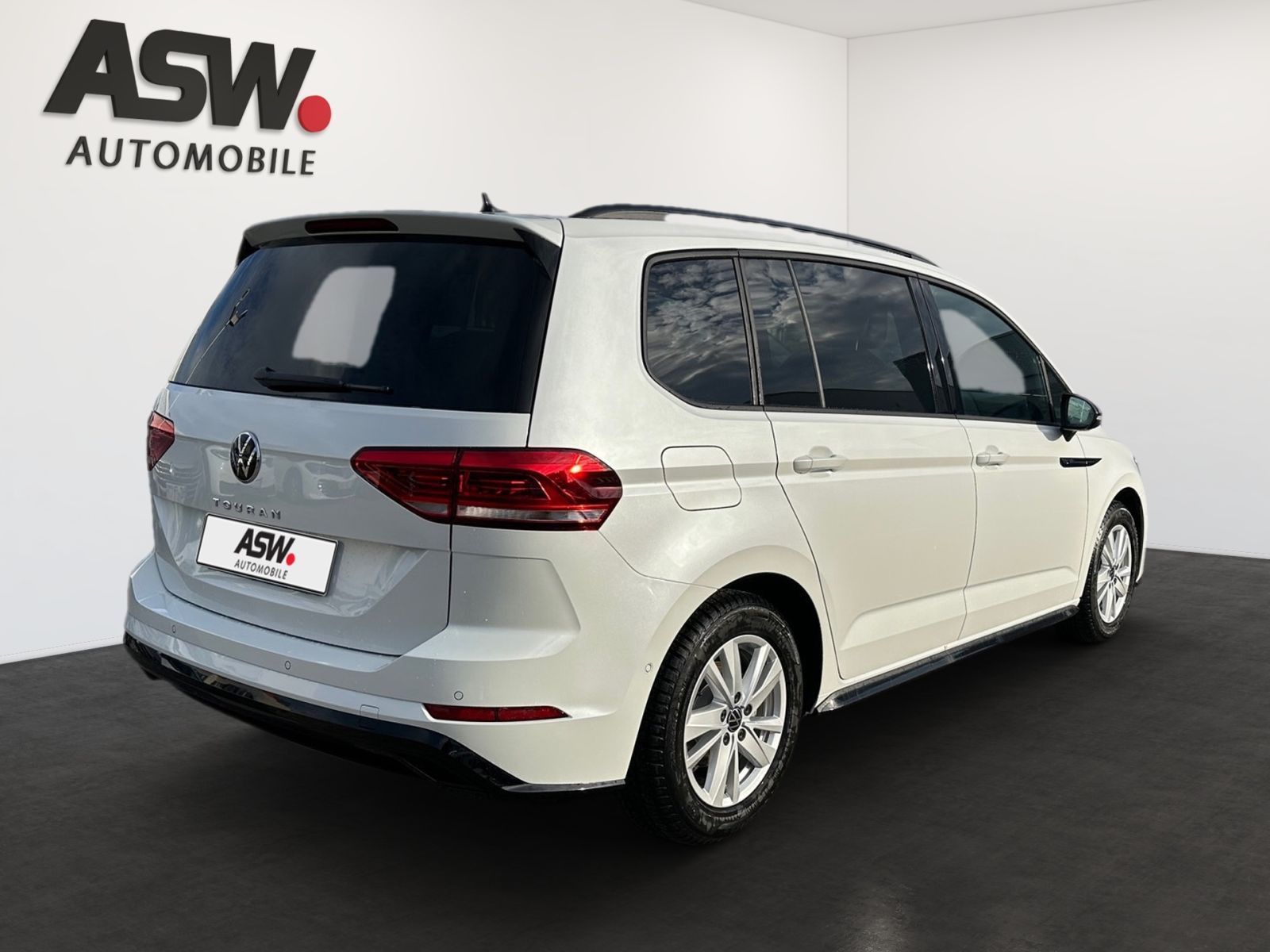 Fahrzeugabbildung Volkswagen Touran Highline 1.5 TSI DSG I SHZ RFK ACC R-LINE