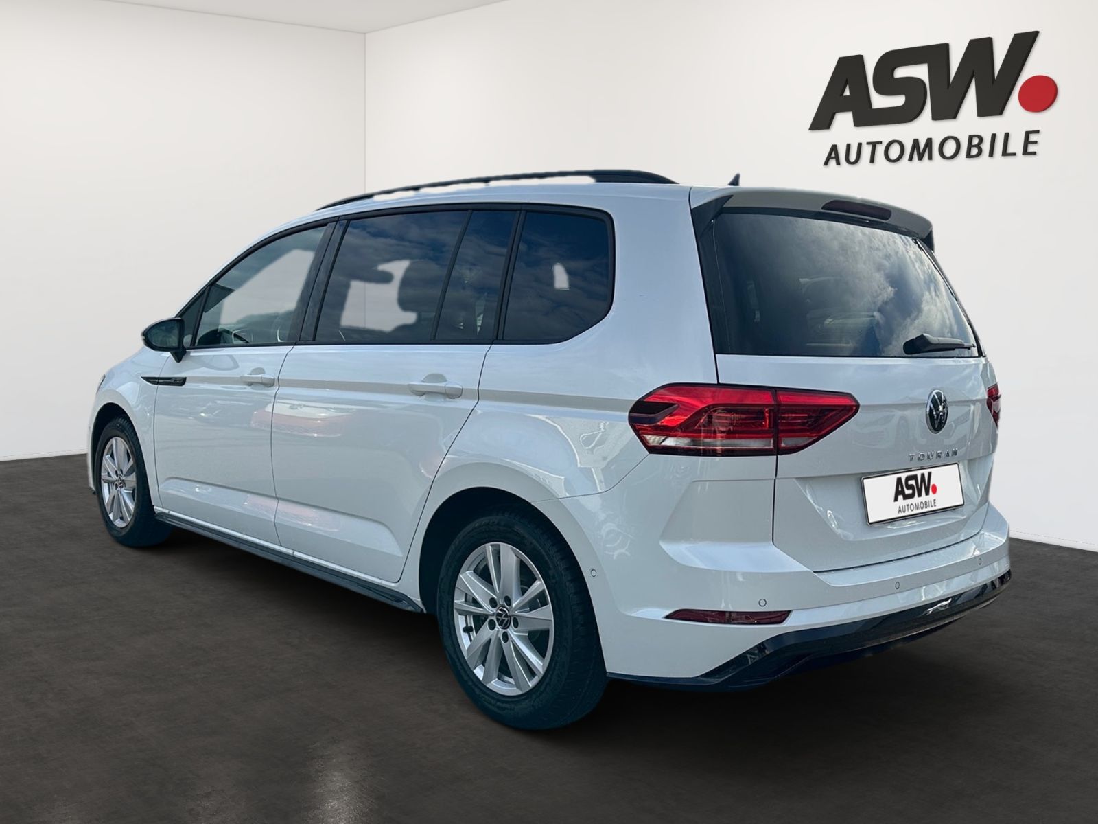 Fahrzeugabbildung Volkswagen Touran Highline 1.5 TSI DSG I SHZ RFK ACC R-LINE