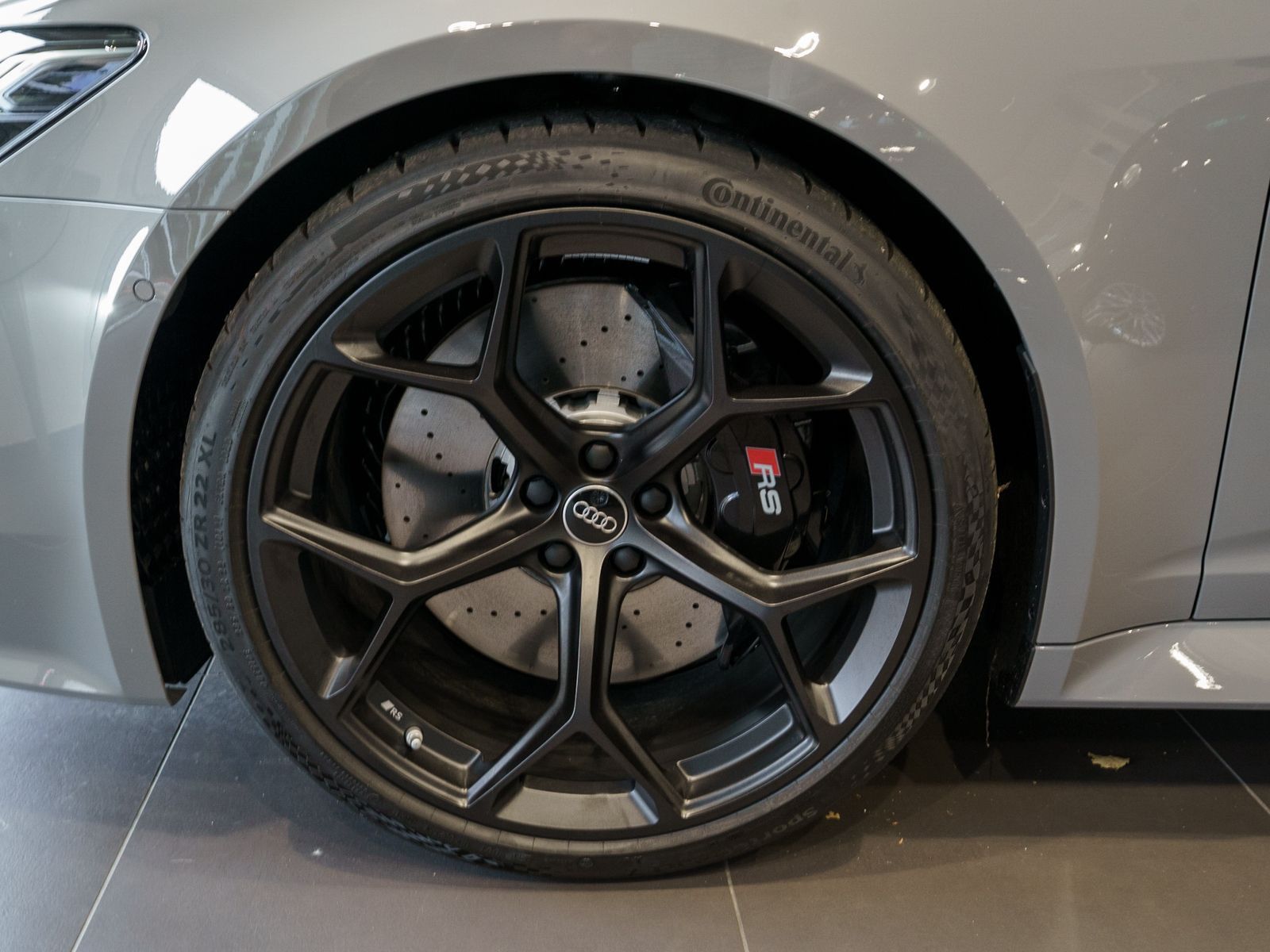 Fahrzeugabbildung Audi RS 6 Avant performance 463(630) kW( PS) tiptroni