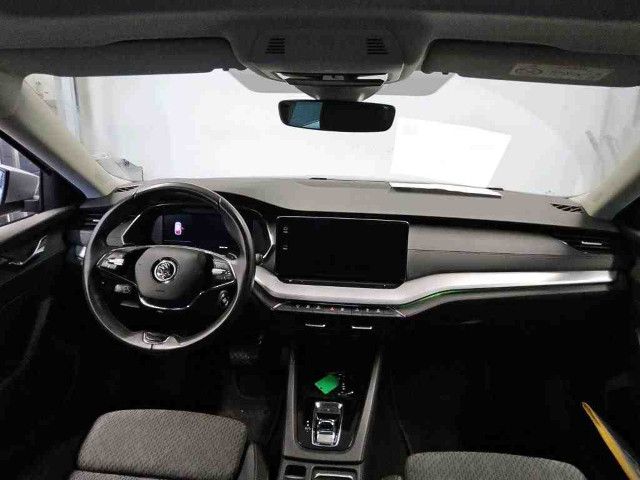 Fahrzeugabbildung SKODA Octavia Combi Clever 2,0 TDI DSG NAVI AHK PANO