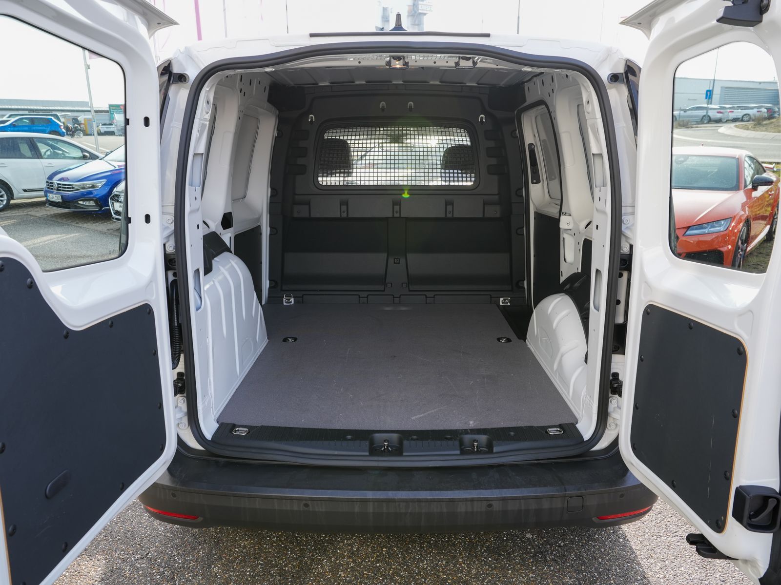 Fahrzeugabbildung Volkswagen Caddy Cargo 1.5 TSI 6-Gang Klimaanlage DAB+ PDC