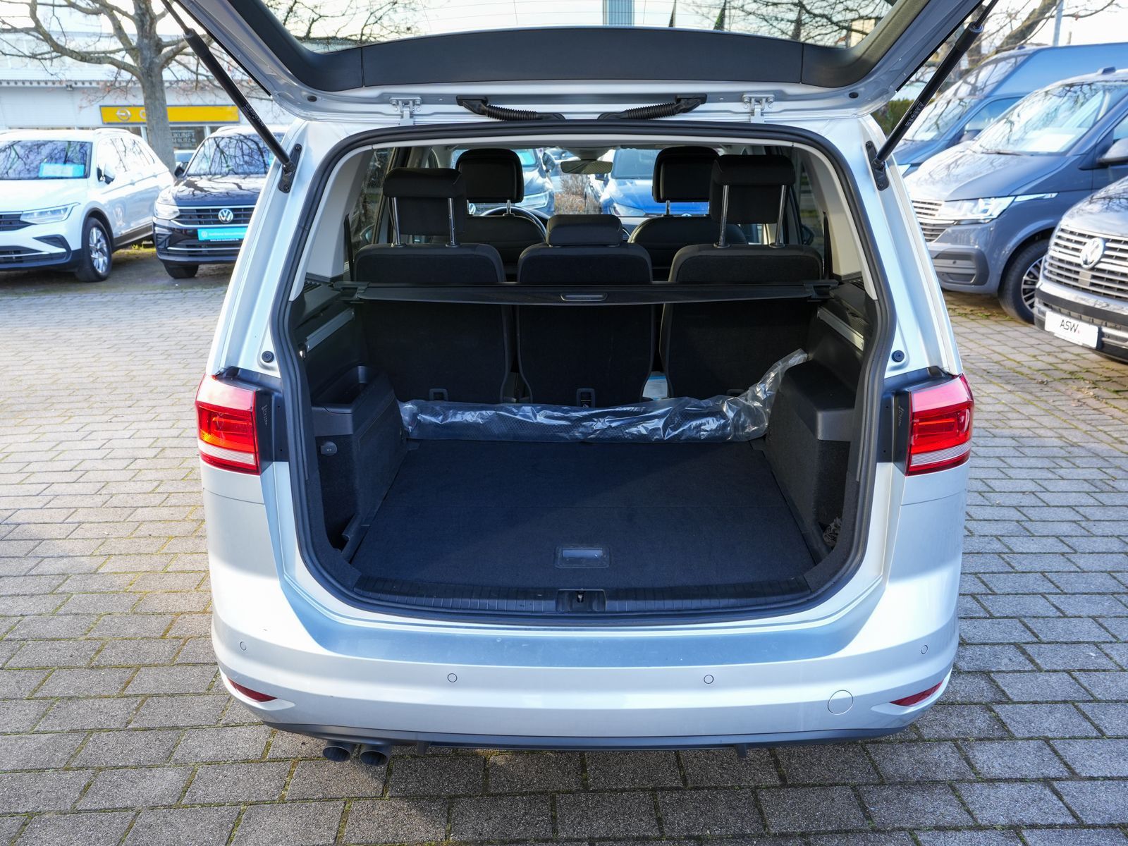 Fahrzeugabbildung Volkswagen Touran Active 2.0TDI DSG LED Navi ACC RFK SHZ